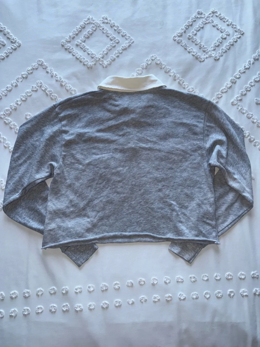 Brandy Melville Collared Long Sleeve Crop Top - Picture 2 of 7